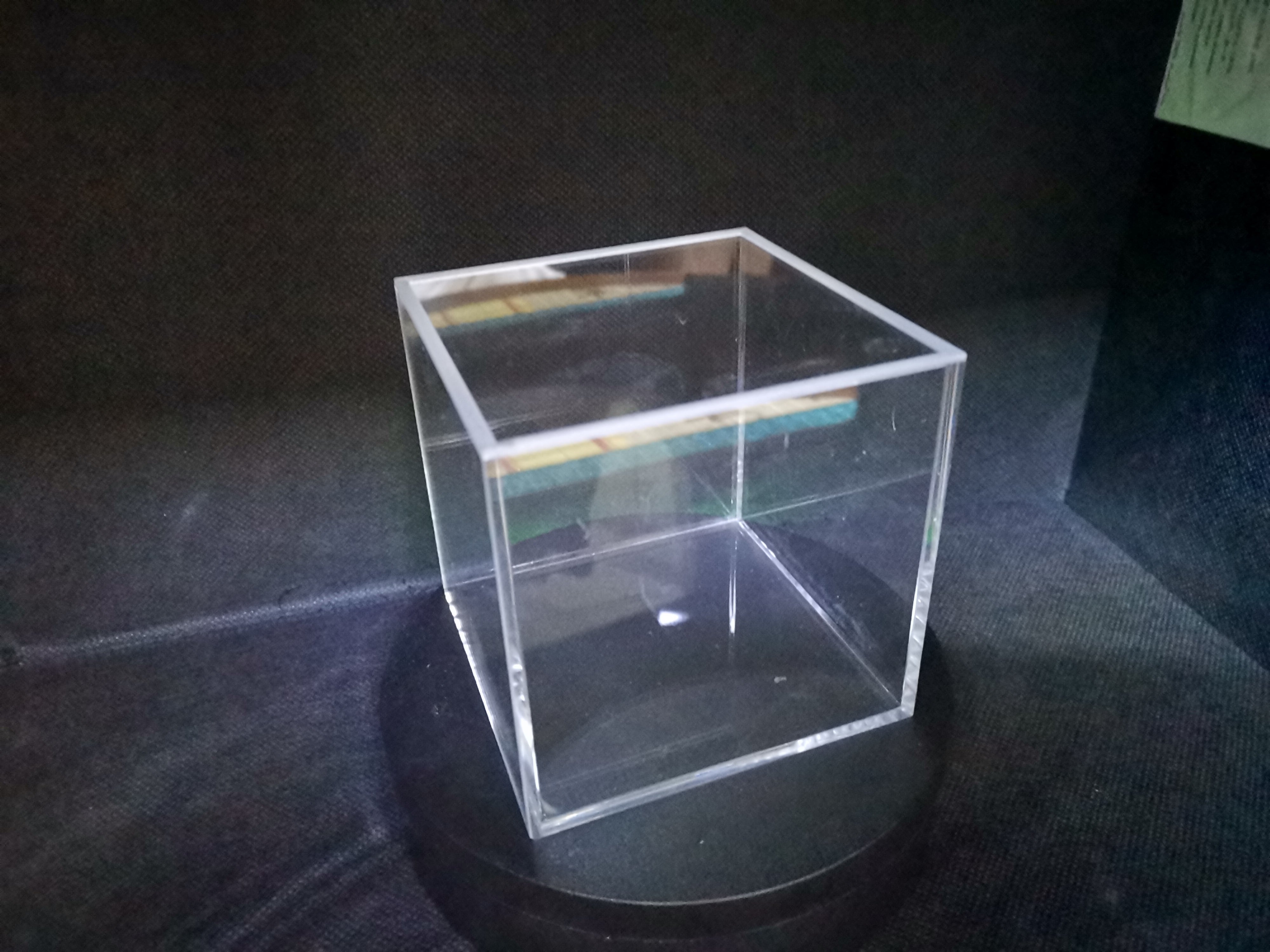 Acrylic Diorama & Photo Frame Cube  [for 3.25x3.25 inch photos (8.3cm interior,8.8cm exterior]