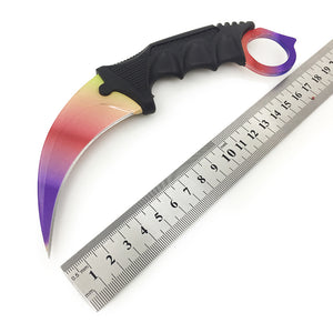 A fixed-blade karambit knife is solidly durable and offers fantastic  reliability